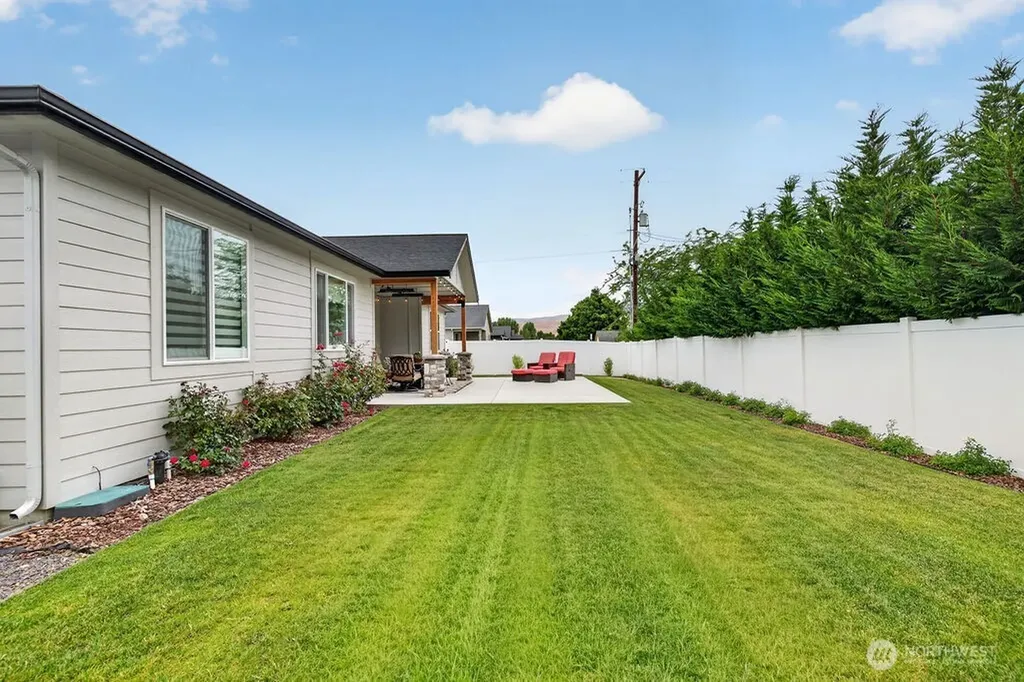 613 S Perry Avenue East Wenatchee WA 98802