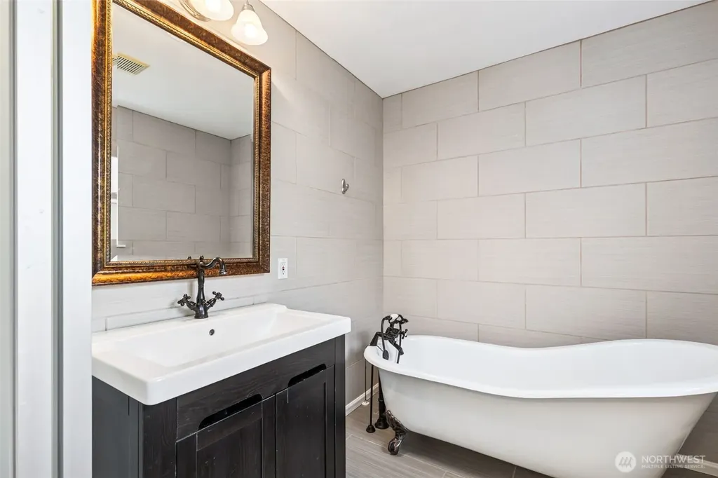 5907 40th Avenue SW Seattle WA 98136