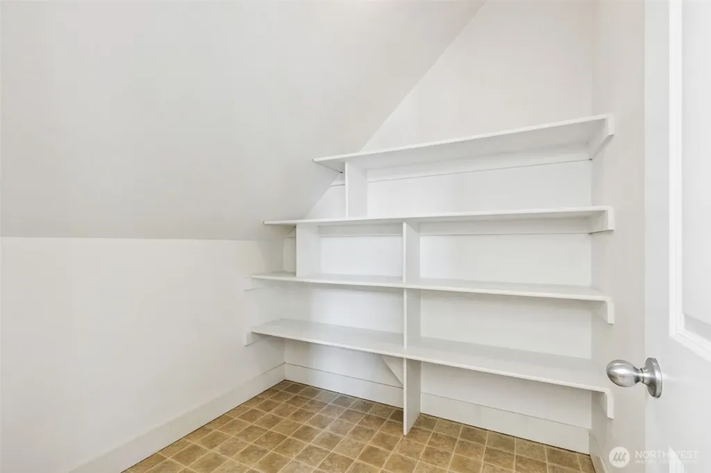 5907 40th Avenue SW Seattle WA 98136