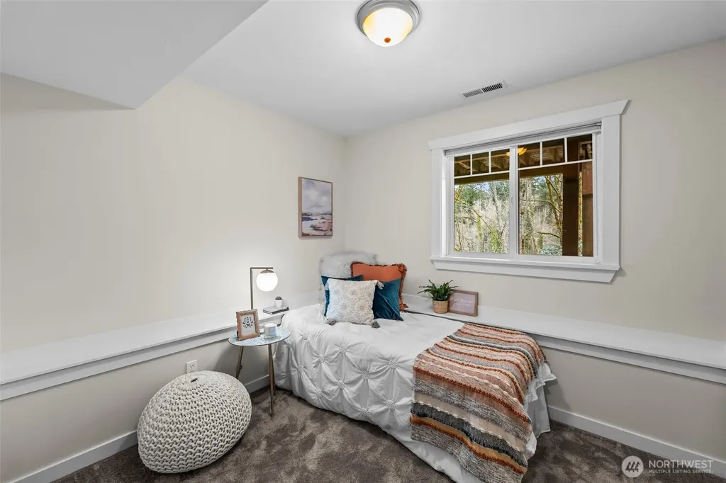 8711 92nd Street NW Gig Harbor WA 98332