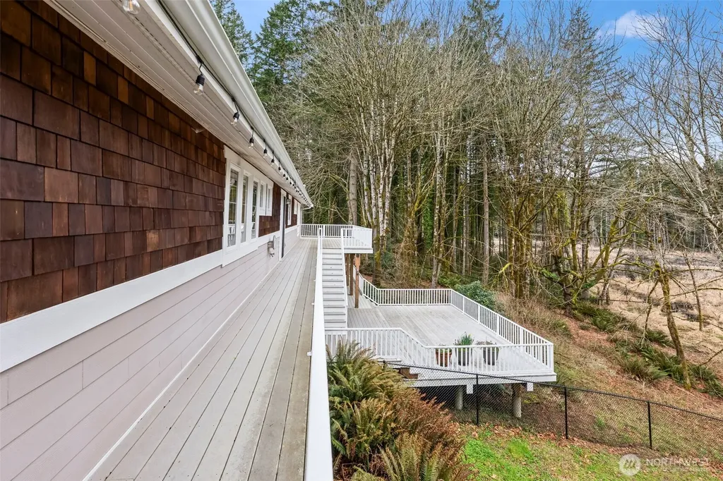 8711 92nd Street NW Gig Harbor WA 98332