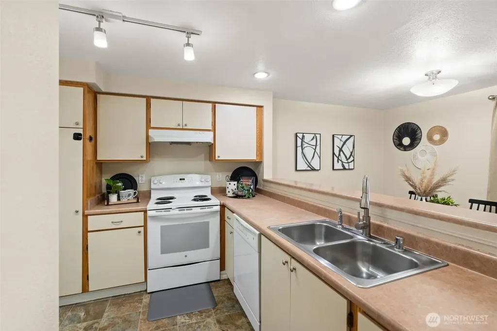1700 W Sunn Fjord Lane Bremerton WA 98312
