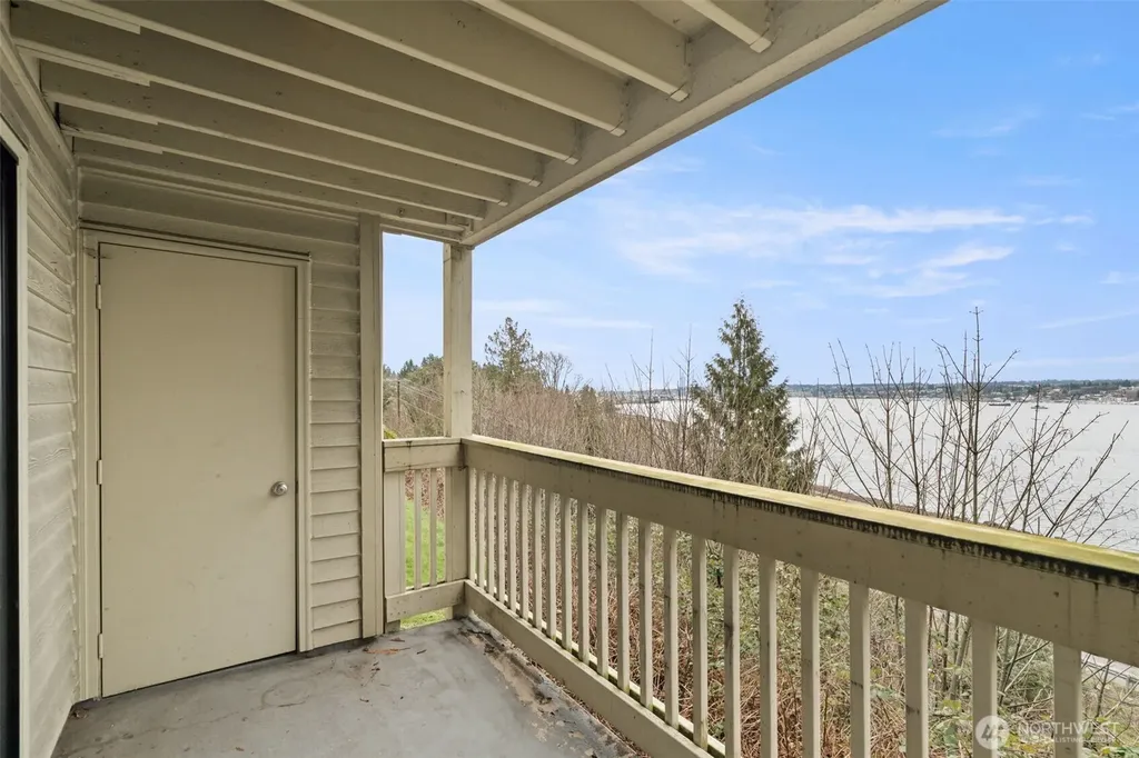 1700 W Sunn Fjord Lane Bremerton WA 98312