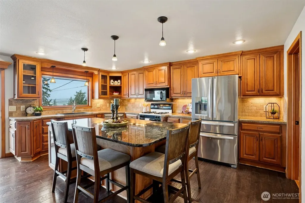 6111 Hawthorne Terrace NE Tacoma WA 98422