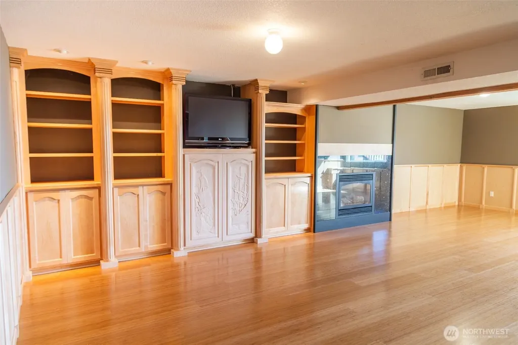 6111 Hawthorne Terrace NE Tacoma WA 98422