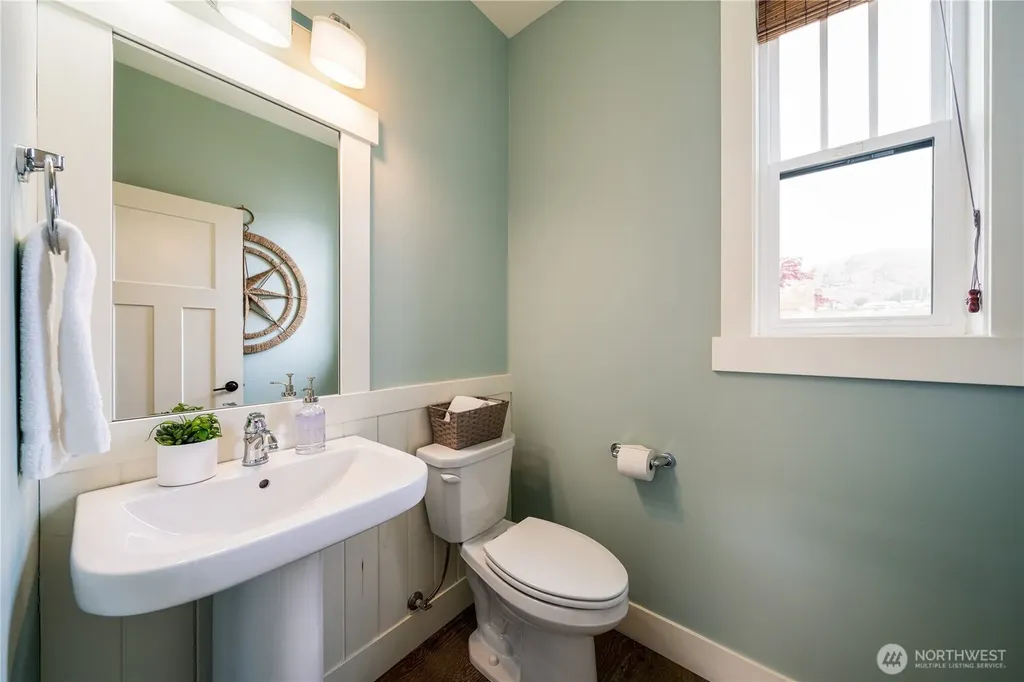 576 Porcupine Lane Chelan WA 98816