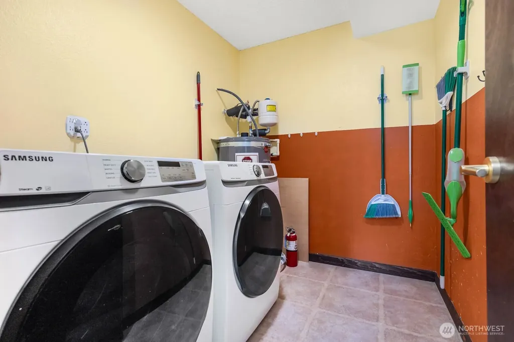 1235 SW 132nd Lane Burien WA 98146