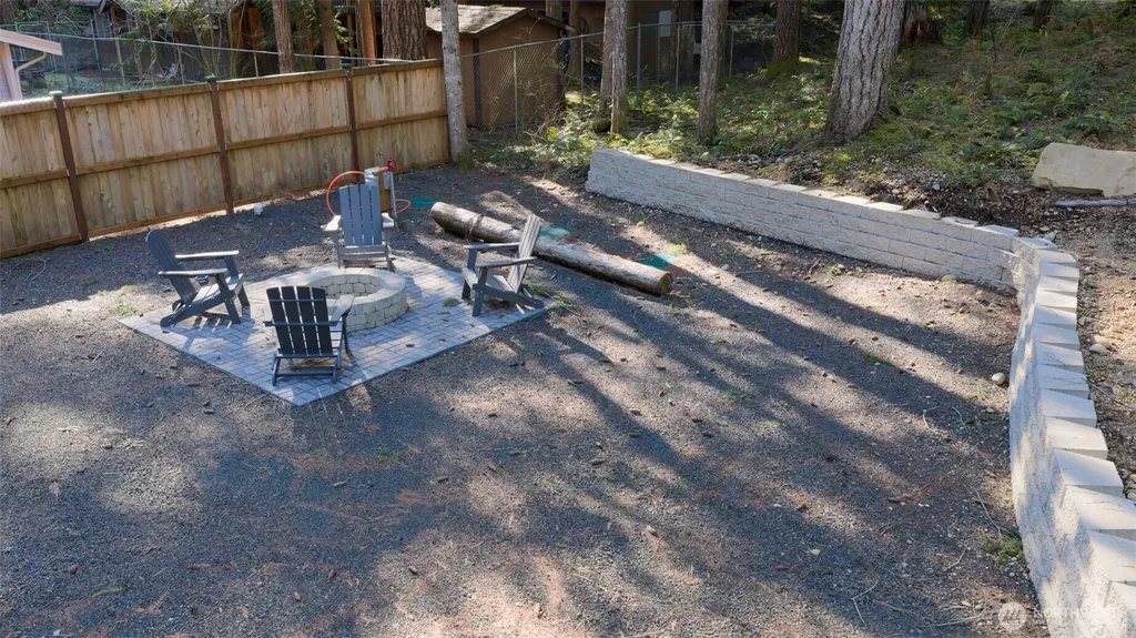 91 N Duckabush Drive W Hoodsport WA 98548