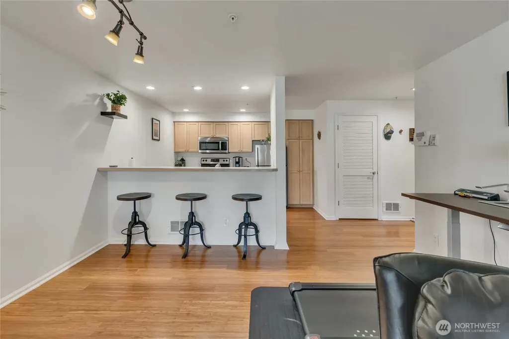 559 Mcgraw Street Seattle WA 98109