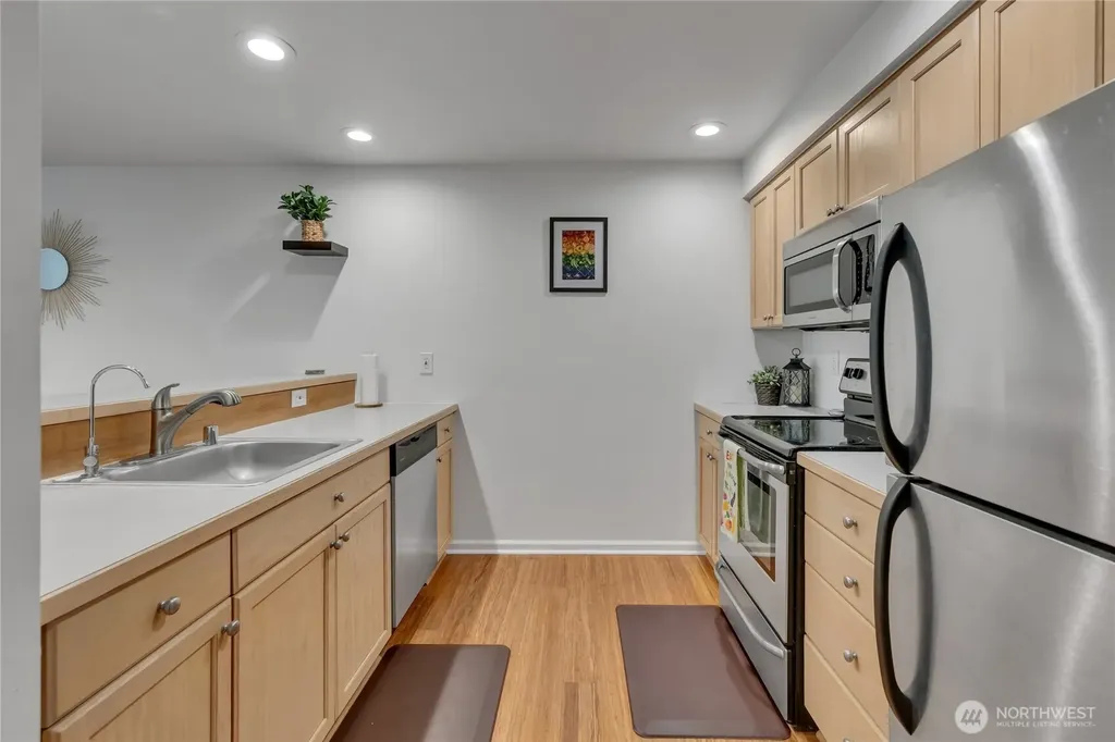 559 Mcgraw Street Seattle WA 98109