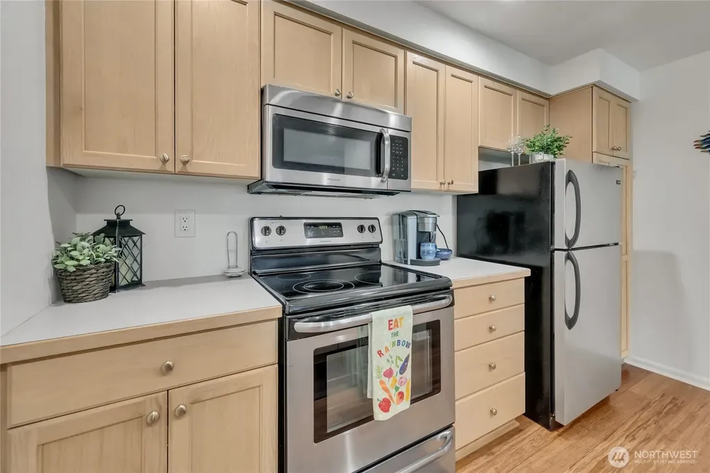 559 Mcgraw Street Seattle WA 98109