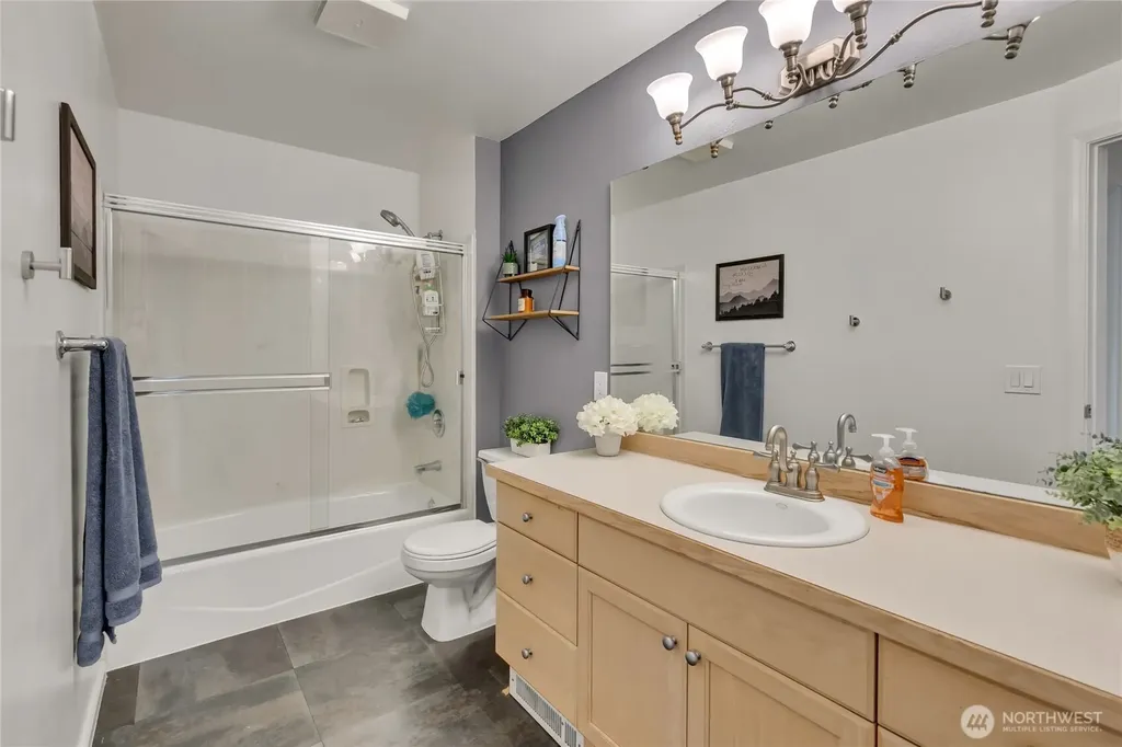 559 Mcgraw Street Seattle WA 98109