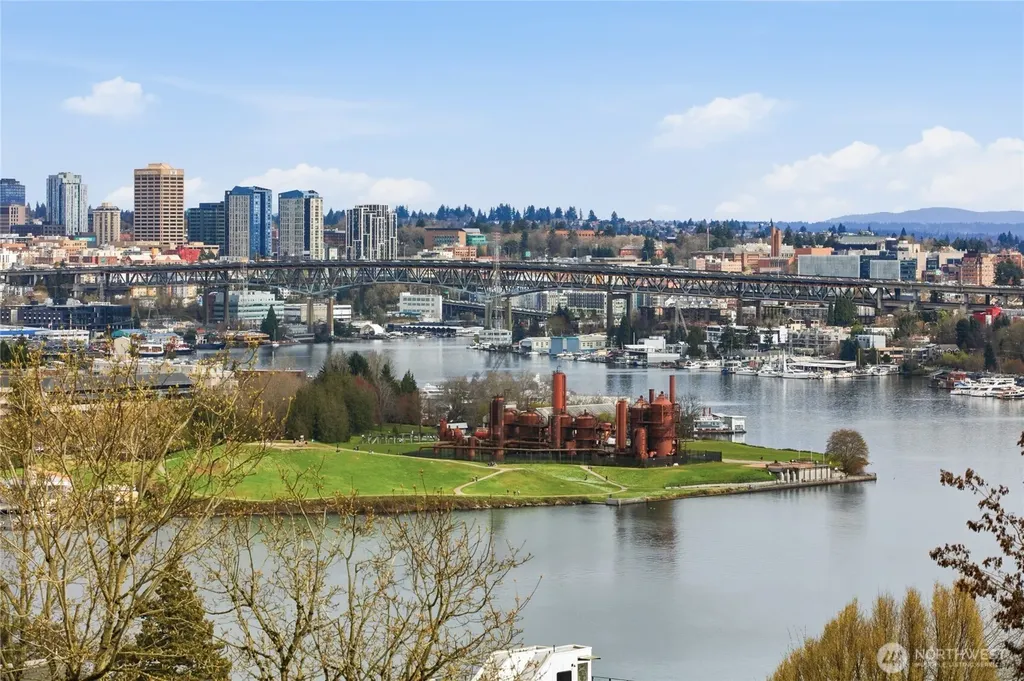 559 Mcgraw Street Seattle WA 98109