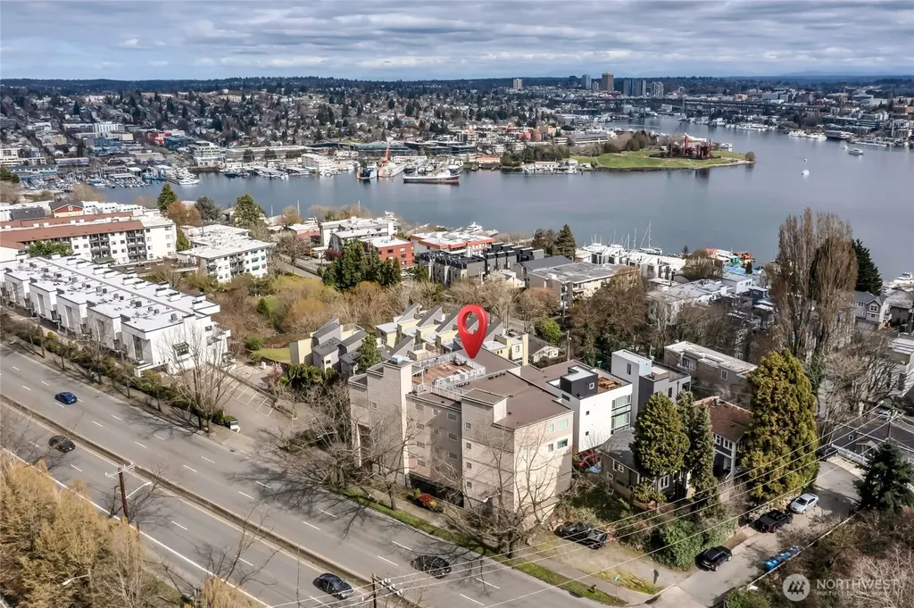 559 Mcgraw Street Seattle WA 98109