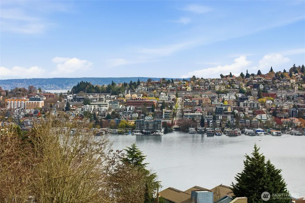 559 Mcgraw Street Seattle WA 98109