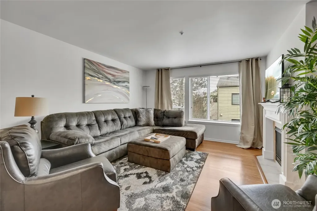 559 Mcgraw Street Seattle WA 98109