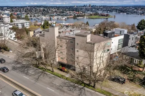 559 Mcgraw Street Seattle WA 98109