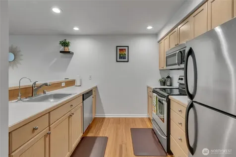 559 Mcgraw Street Seattle WA 98109