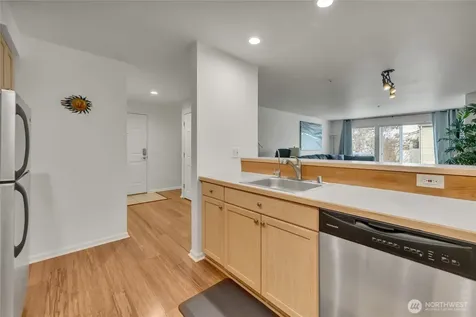 559 Mcgraw Street Seattle WA 98109