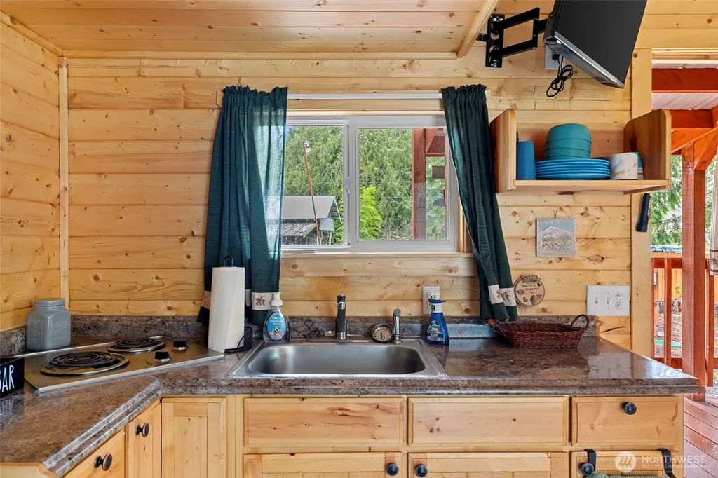 155 Nisqually Way Ashford WA 98304