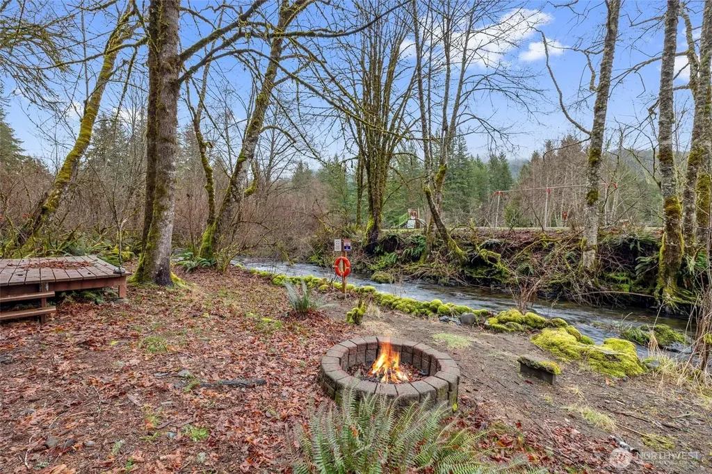 155 Nisqually Way Ashford WA 98304