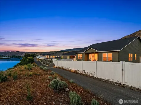 436 Hammond Lane Rock Island WA 98850