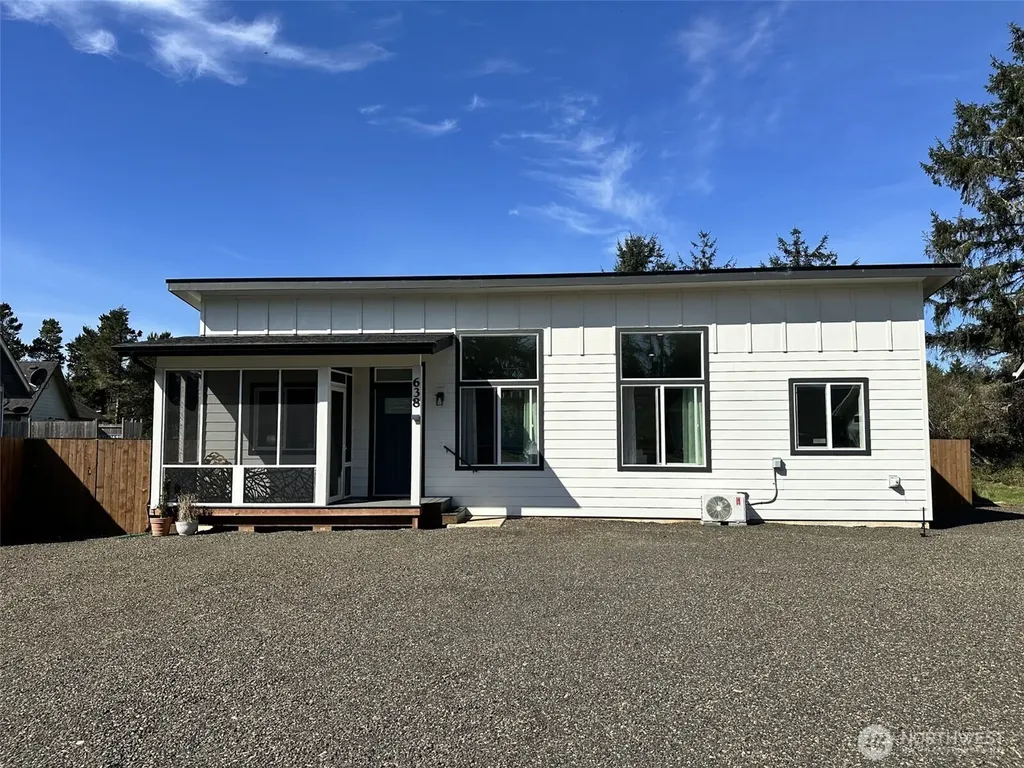 638 Rainbow Ct NE Ocean Shores WA 98569