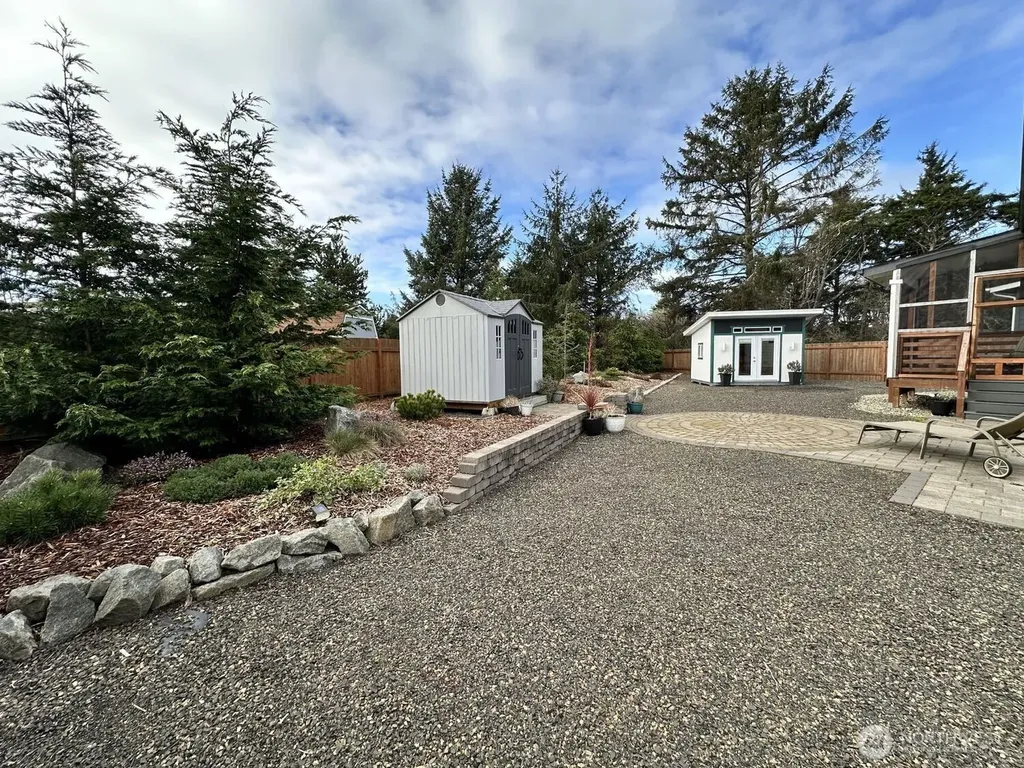 638 Rainbow Ct NE Ocean Shores WA 98569