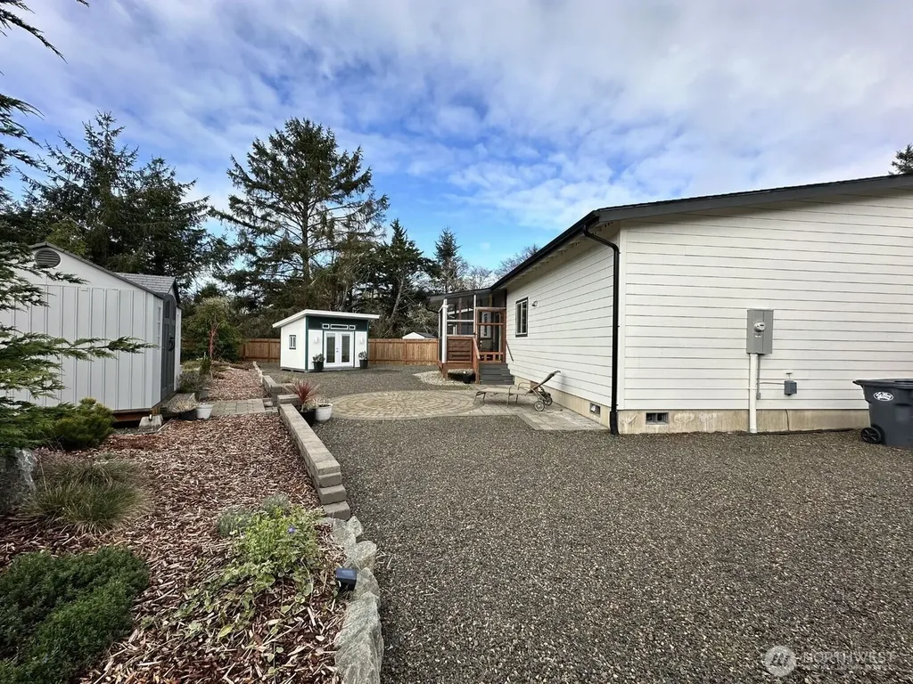 638 Rainbow Ct NE Ocean Shores WA 98569