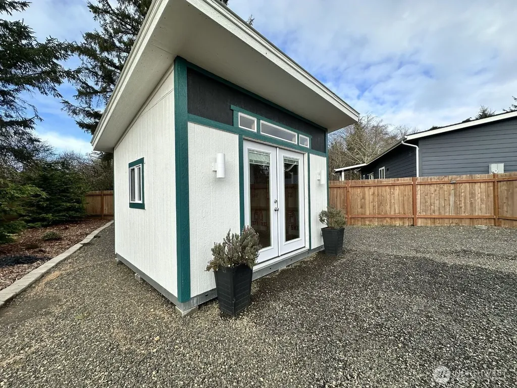 638 Rainbow Ct NE Ocean Shores WA 98569