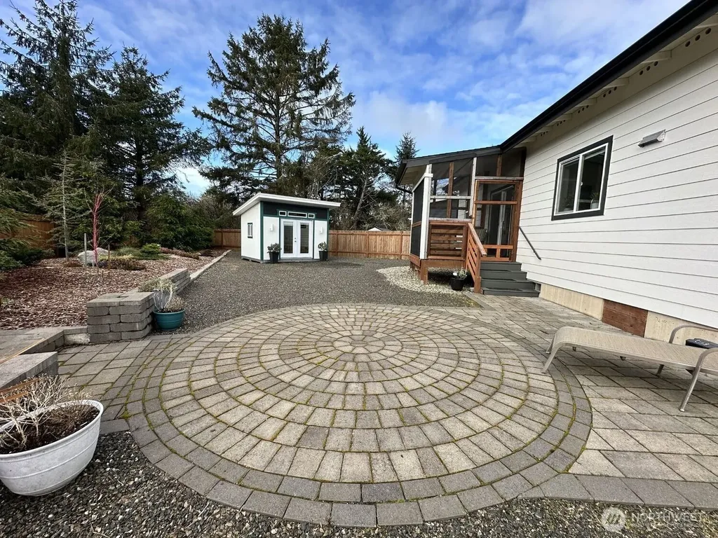 638 Rainbow Ct NE Ocean Shores WA 98569