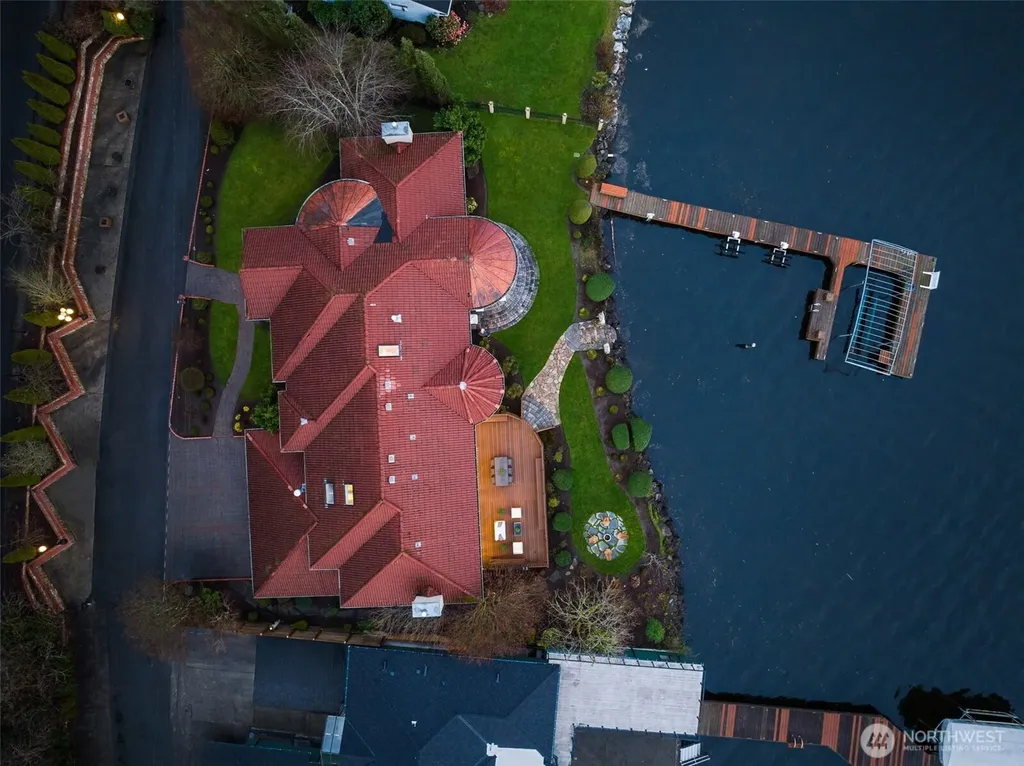 17765 Beach Drive NE Lake Forest Park WA 98155