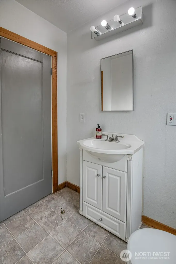 2409 Cherry Street Aberdeen WA 98520