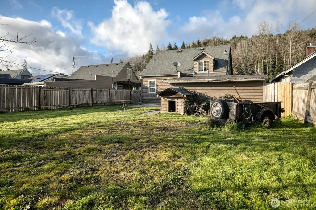 2409 Cherry Street Aberdeen WA 98520