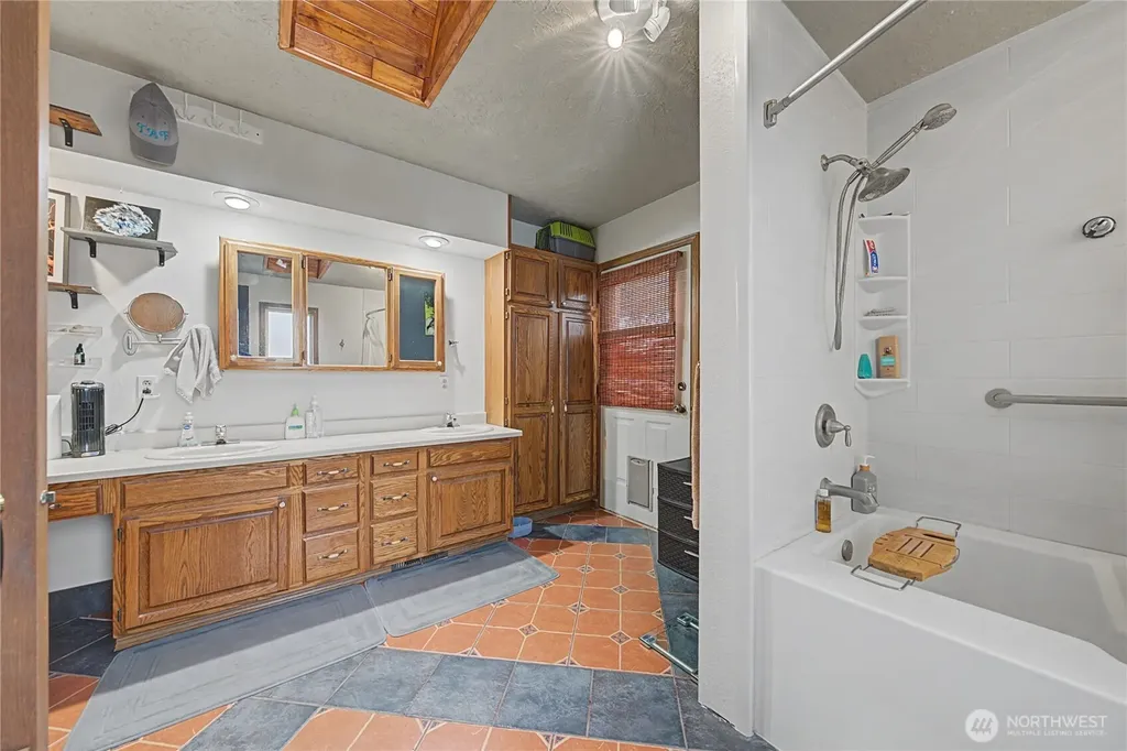 2238 S Crestmont Drive Moses Lake WA 98837