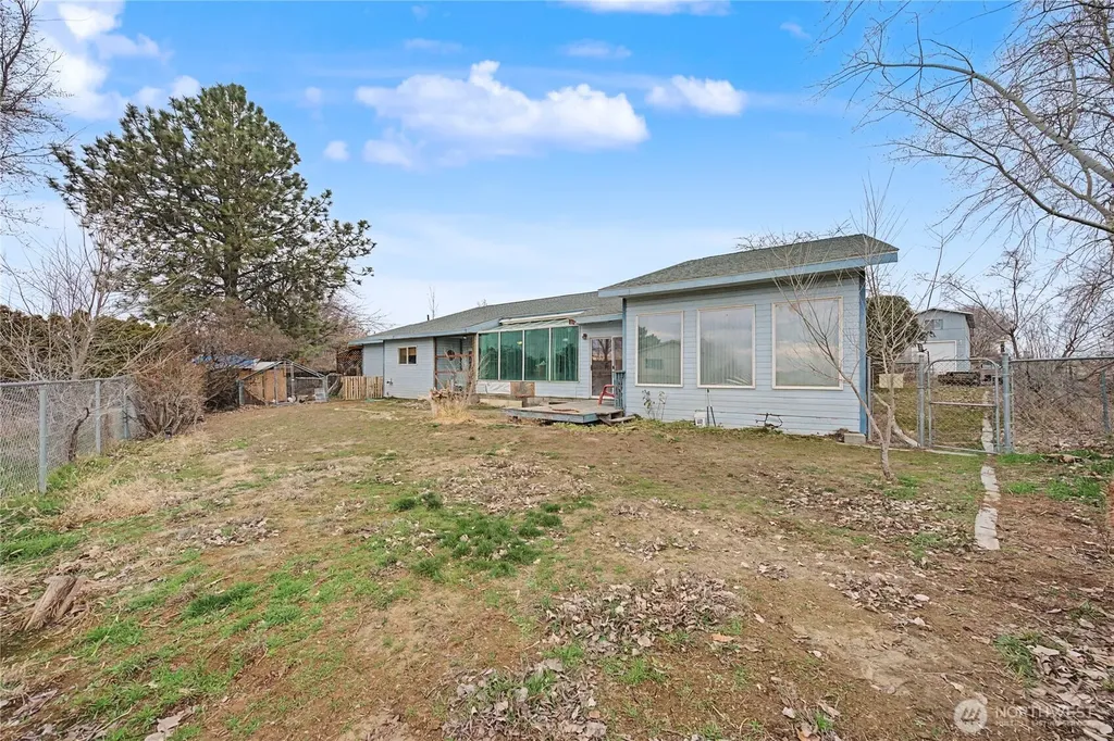 2238 S Crestmont Drive Moses Lake WA 98837