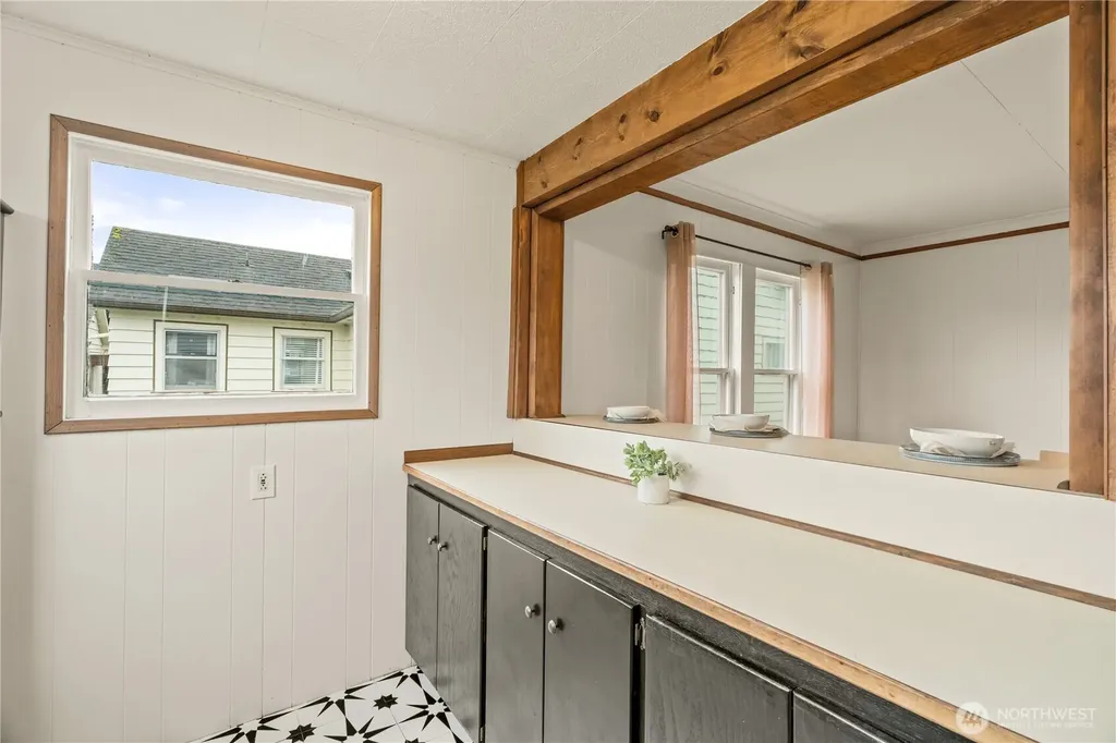 515 5th Street Hoquiam WA 98550