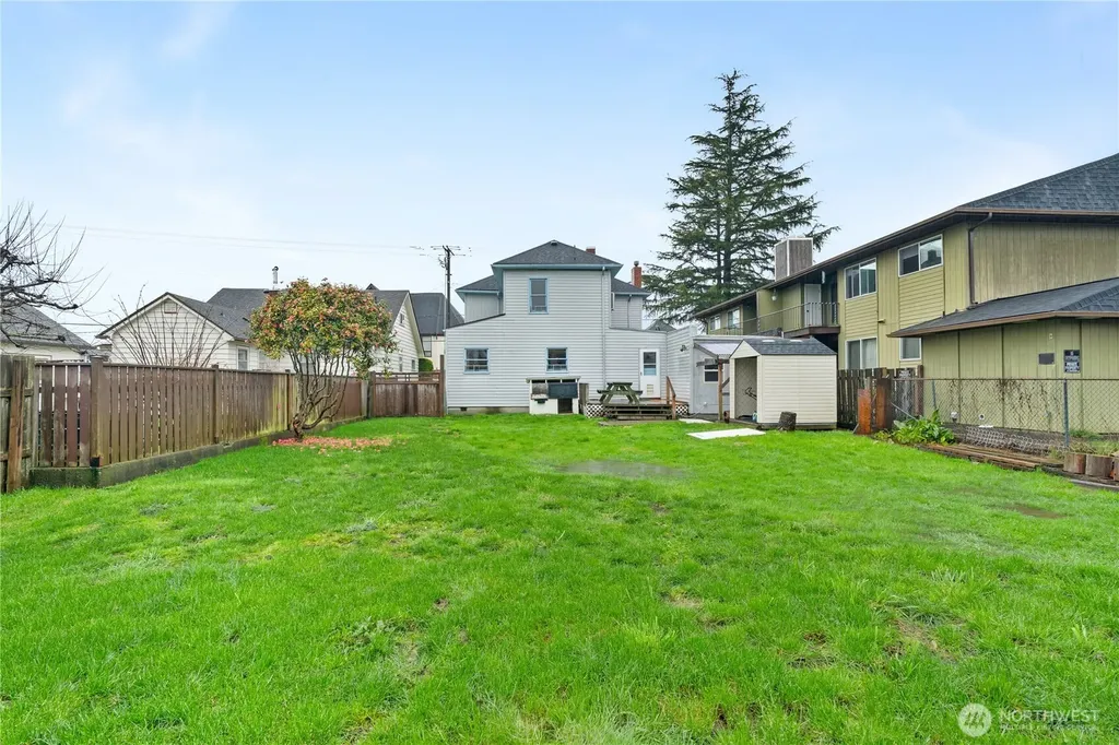 515 5th Street Hoquiam WA 98550
