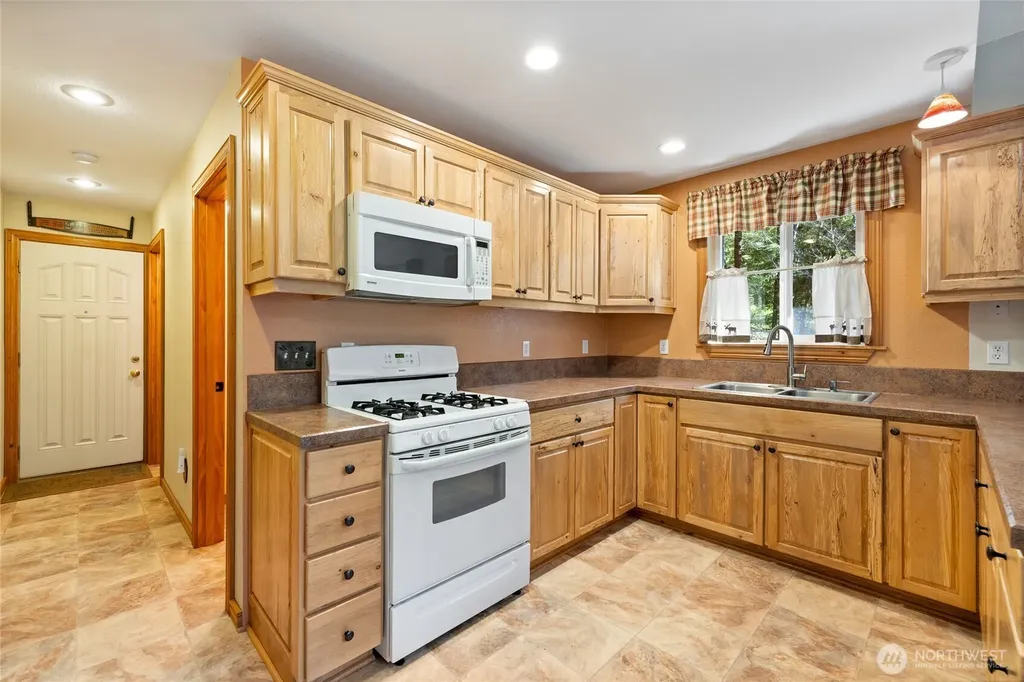 214 Paradise Drive Ashford WA 98304