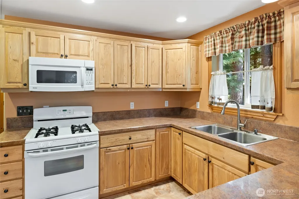 214 Paradise Drive Ashford WA 98304