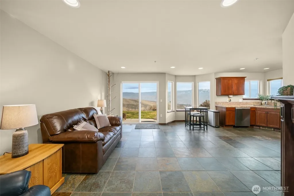 2312 Canyon Hills Drive East Wenatchee WA 98802