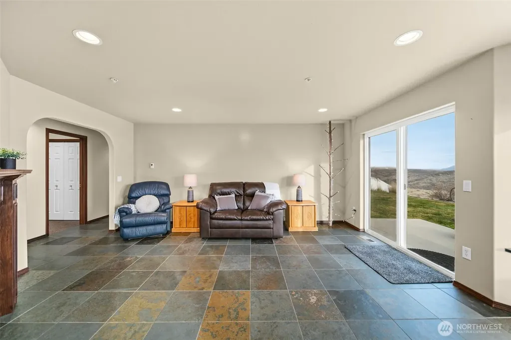 2312 Canyon Hills Drive East Wenatchee WA 98802