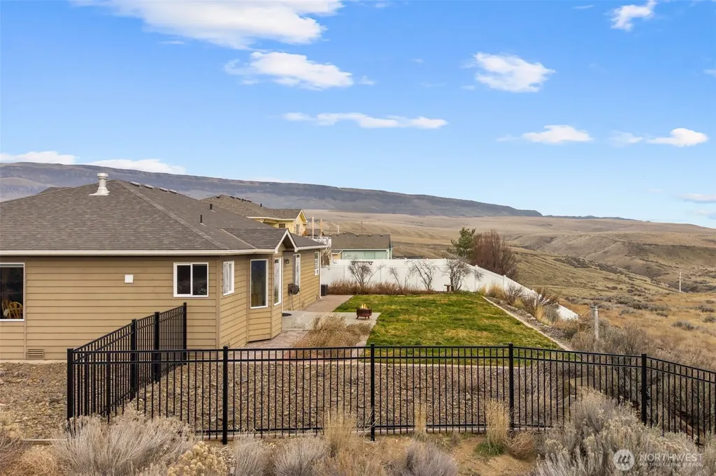 2312 Canyon Hills Drive East Wenatchee WA 98802