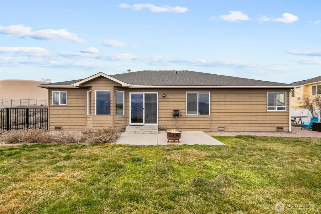 2312 Canyon Hills Drive East Wenatchee WA 98802