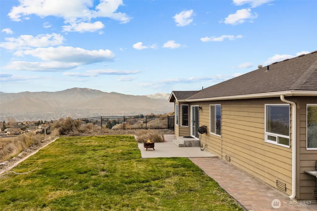2312 Canyon Hills Drive East Wenatchee WA 98802