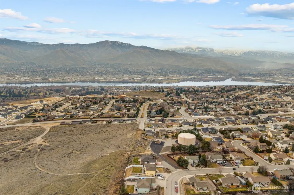 2312 Canyon Hills Drive East Wenatchee WA 98802