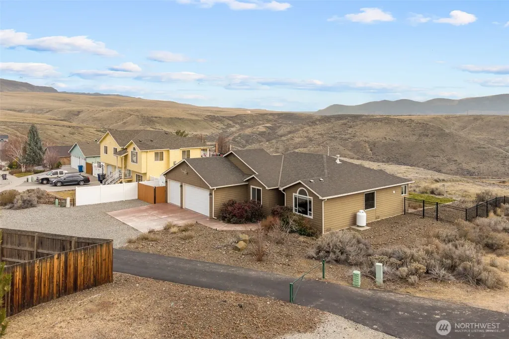 2312 Canyon Hills Drive East Wenatchee WA 98802