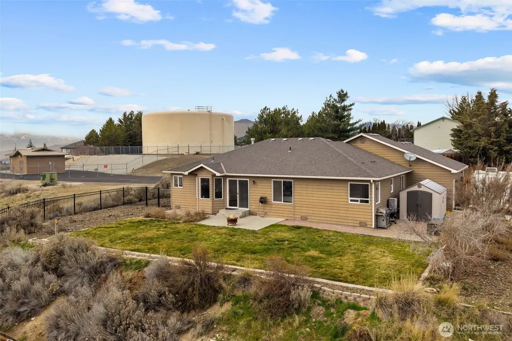 2312 Canyon Hills Drive East Wenatchee WA 98802