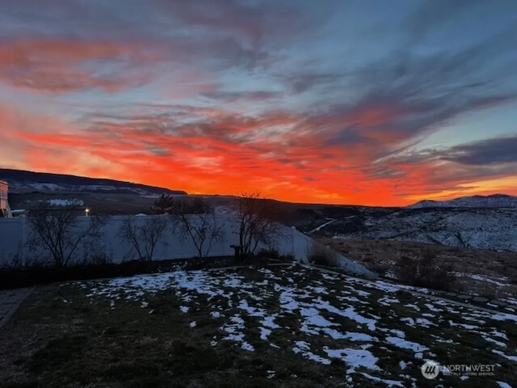 2312 Canyon Hills Drive East Wenatchee WA 98802