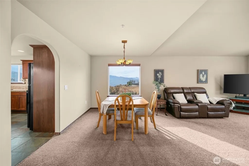 2312 Canyon Hills Drive East Wenatchee WA 98802